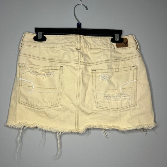 American Eagle Distressed Denim Mini Micro Skirt Size 6 Cream Vintage Y2K Cotton - Picture 2 of 7